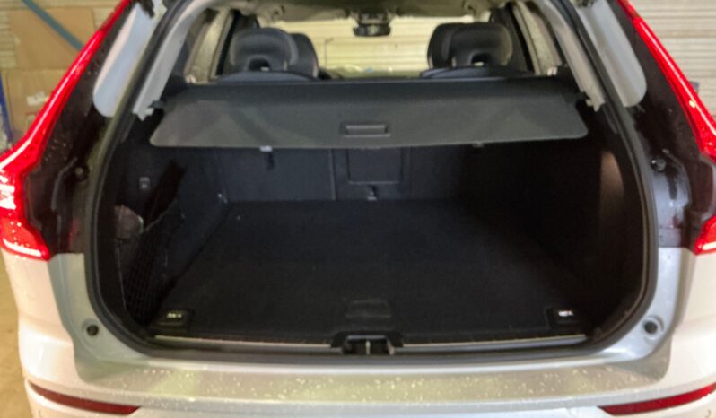 
								2023 Volvo XC60 2.0 B4 Plus Dark AWD full									