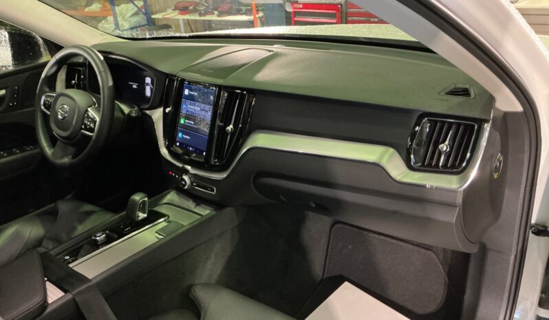 
								2023 Volvo XC60 2.0 B4 Plus Dark AWD full									